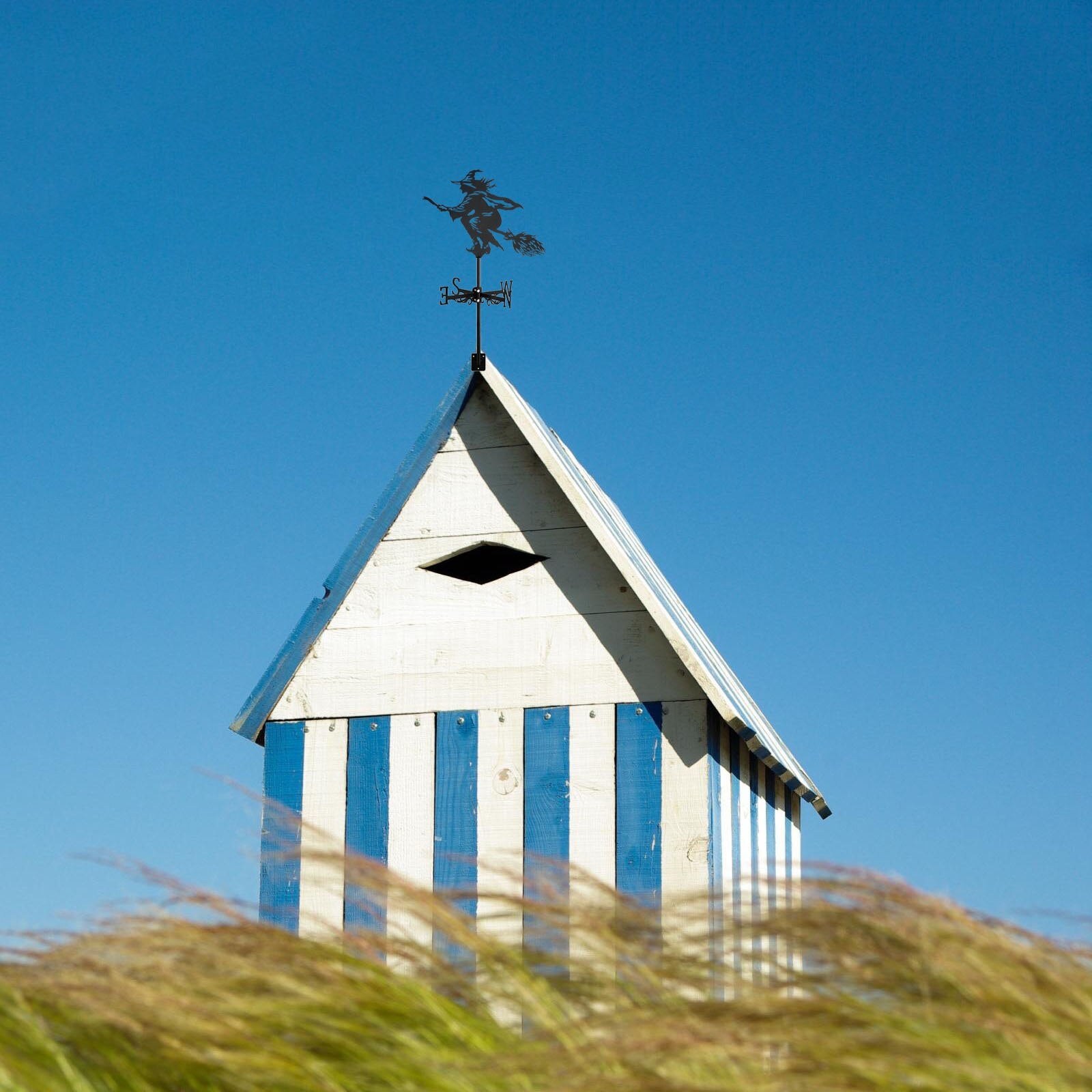 girouette-de-toit-sorciere-toit-cabane
